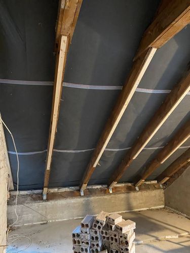 Baustelle mit Paletten